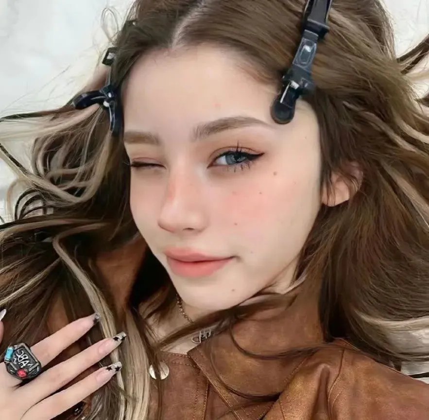 谜一样的双眼